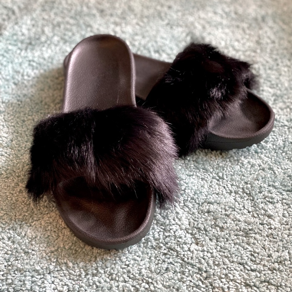 UGG Royal Genuine Slide Sandals - Size 9 - Black - Never Worn